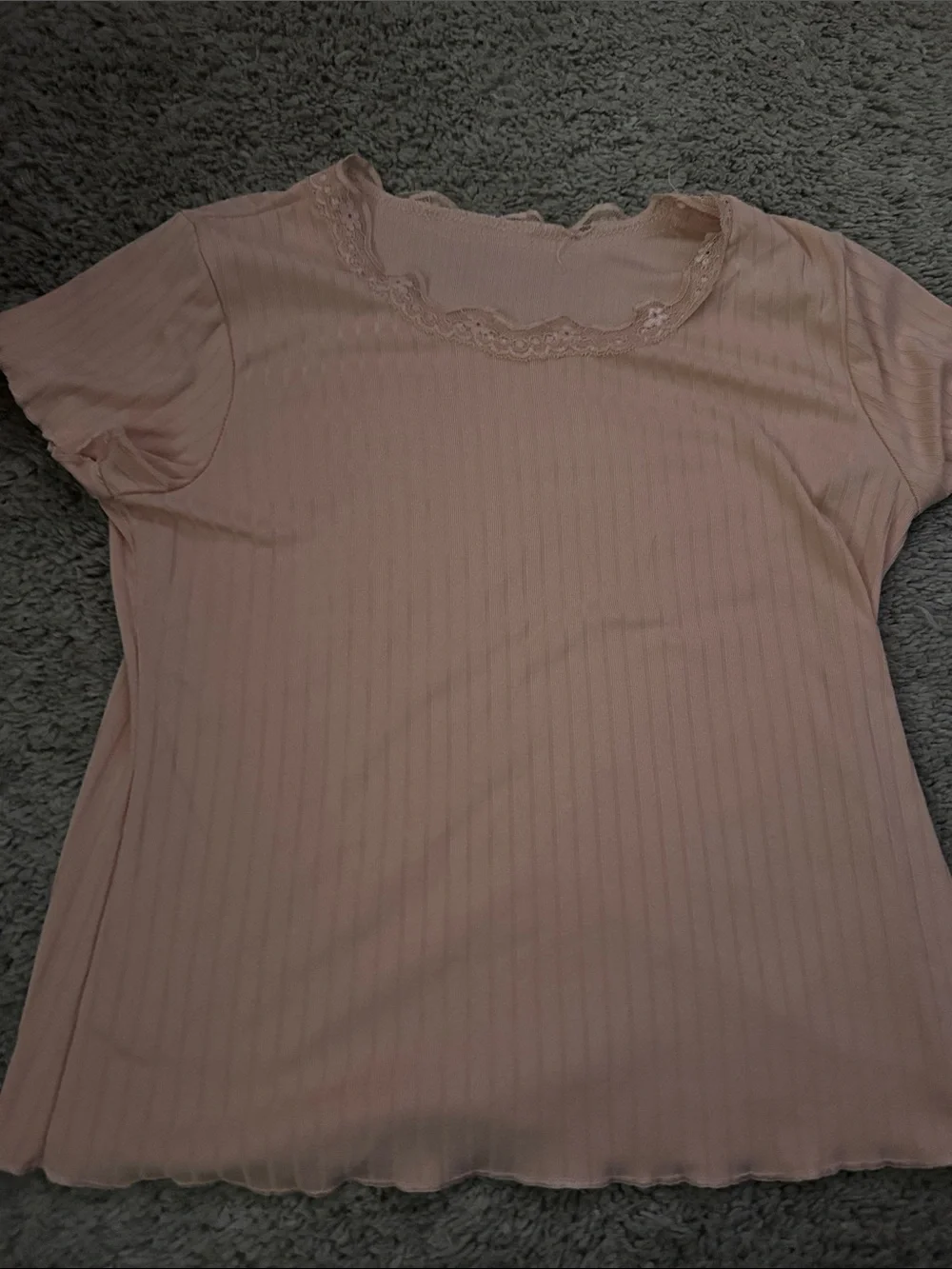 Women’s Lace-Trim Short Sleeve Top in Light Pink